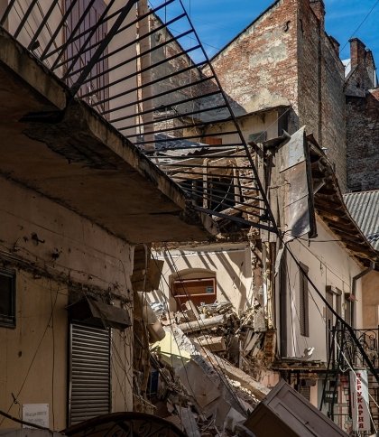 "Стала на край балкона, відкрила двері — а там вже нічого немає", — мешканка пошкодженої квартири на проспекті Свободи