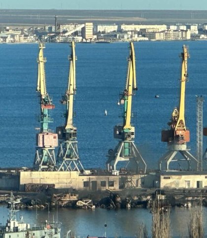 Росіяни кажуть, що корабель «пошкоджено», однак із фото випливає, що його знищено, фото з соцмереж