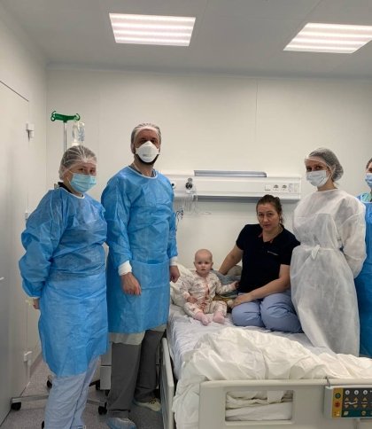 У Львові лікарі трансплантували стовбурові клітини кісткового мозку дівчинці з Харківщини