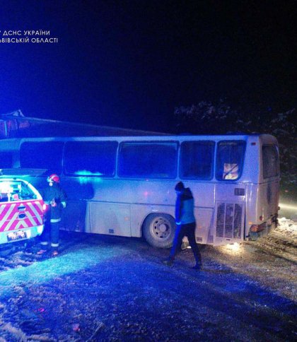 У ДТП на Львівщині травмувалося 7 людей: автобус зіштовхнувся з вантажівкою