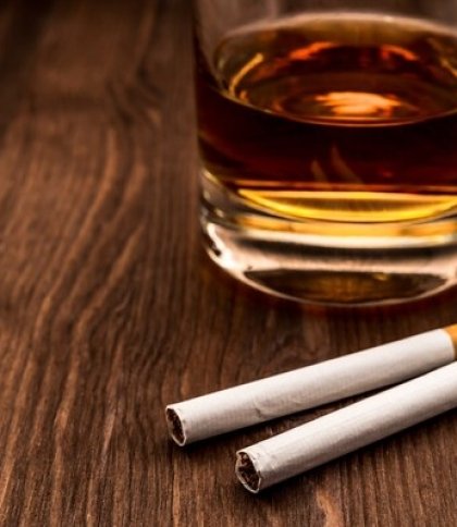 В Україні можуть заборонити купувати алкоголь та тютюнові вироби за готівку