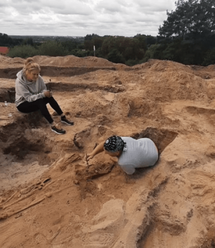 Була прибита серпом до землі: у Польщі археологи виявили останки "жінки-вампіра" (фото)