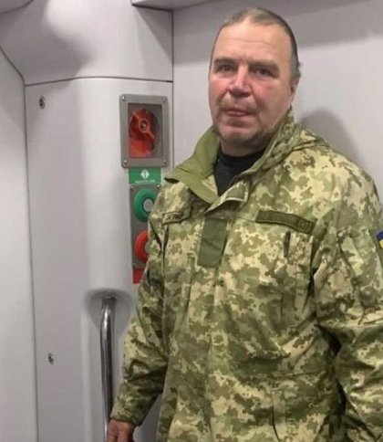 Скандал у поїзді «Укрзалізниці»: військовослужбовця ЗСУ змусили їхати 7 годин у тамбурі через «поганий запах»