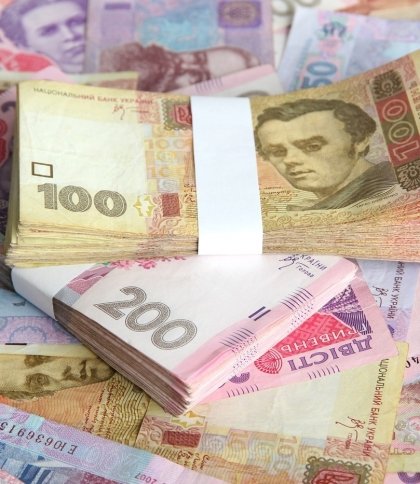 Зарплати у Львівській облраді та сусідніх областях: хто заробляє більше