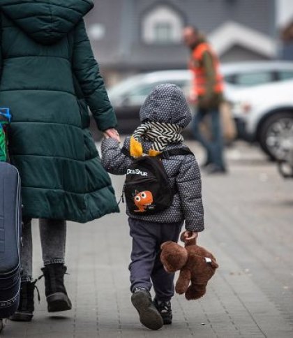 Через війну в Україні за кордон виїхало понад 2 мільйони діток