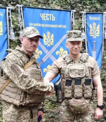 Сирський особисто відзначив “Золотим Хрестом” військового зі Львова