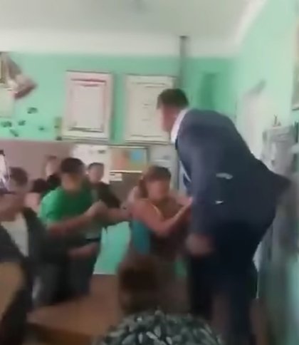 В селі на Львівщині матері учнів напали на директора школи