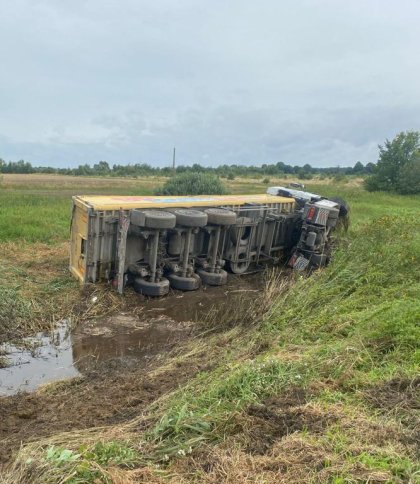 На Львівщині сталась ДТП за участі вантажівки та легковика: є постраждалий