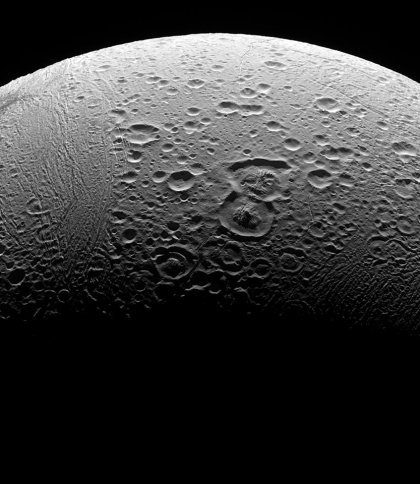 Учені припускають, що в океані на одному із супутників Сатурна можливе життя