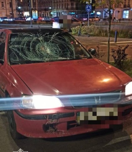 У Львові авто збило чоловіка, який стояв на острівці безпеки