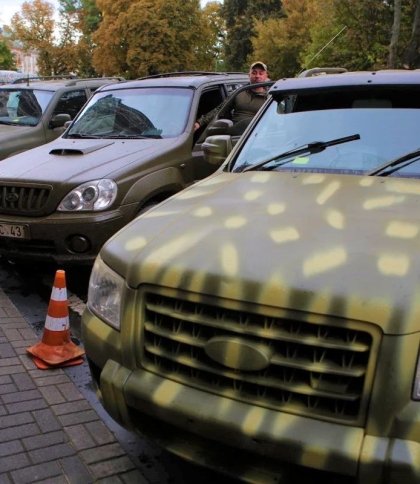 На фронт до військових з Львівщини відправили 5 автомобілів з гуманітарною допомогою