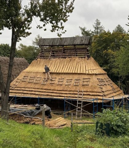 У Шевченківському гаю відремонтували дах бойківської хати 1846 року
