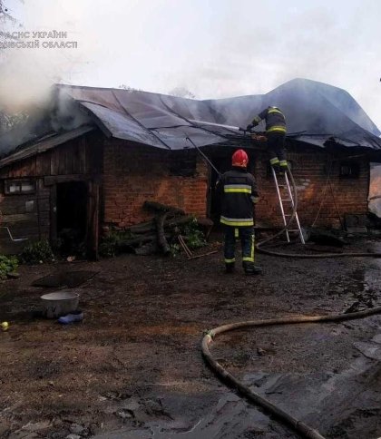 На Червоноградщині зайнялася пожежа у господарській будівлі