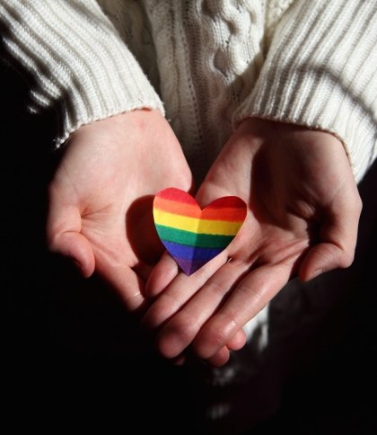 Гомосексуальність — це (не) хвороба: руйнуємо 6 міфів про ЛГБТК(ІА+)