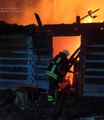 Уночі у Самбірському районі згорів дерев'яний житловий будинок