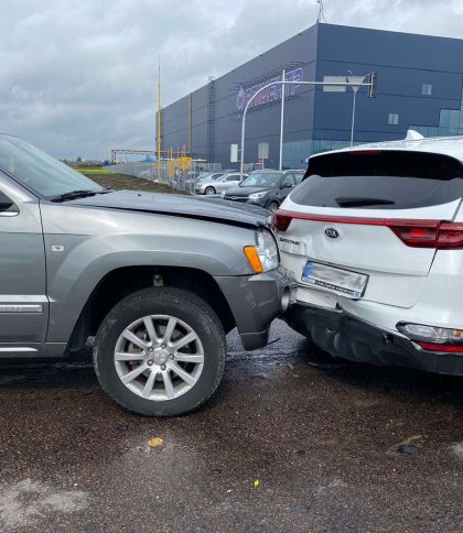 Поблизу Львова автобус зіштовхнувся з трьома автівками (фото)