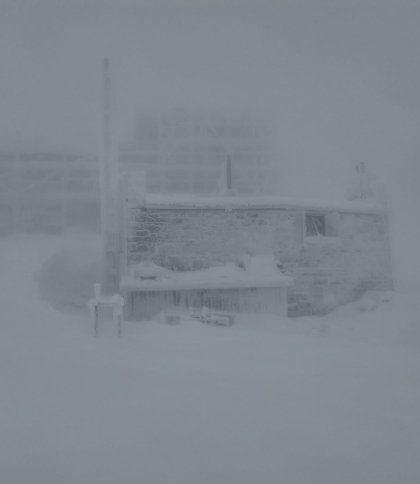 Багато снігу та мороз: рятувальники показали, як замело Карпати