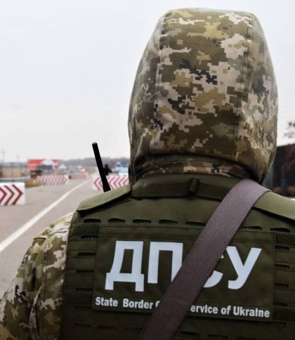 Біля кордону затримали росіянку, яка переправляла ухилянтів з України