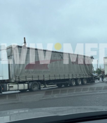 На Львівщині у ДТП потрапили дві вантажівки (відео)