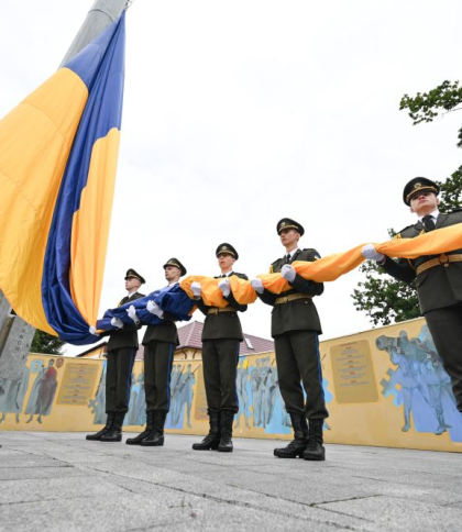 На Львівщині урочисто підняли найбільший в області Державний Прапор