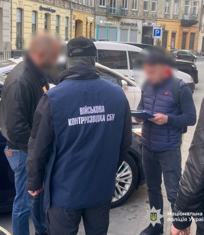 У Львові затримали адвоката за 2 тис. доларів за службу на тиловій посаді
