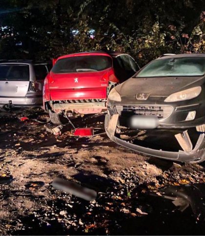 Біля Львова пʼяний водій Audi вʼїхав у три припаркованих автомобілі та втік