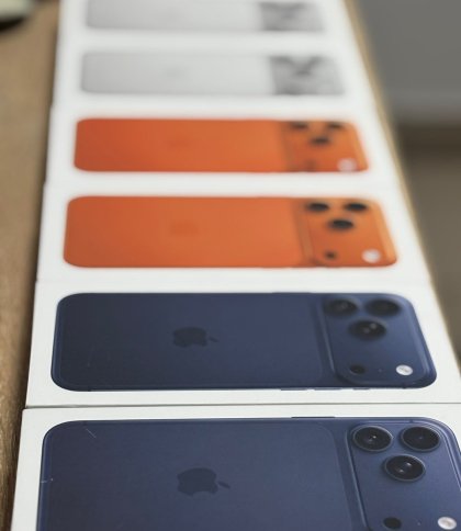 Нові iPhone 17 та партію електронних сигарет зупинили прикордонники у Краківці