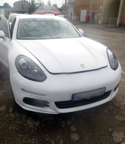 У Львові виявили Porsche Panamera, яке перебуває у міжнародному розшуку