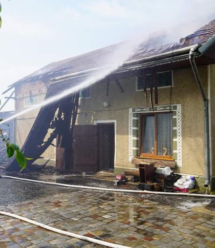 На Львівщині вогнеборці врятували від знищення житловий будинок