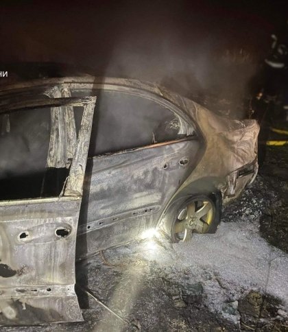 У Пустомитах вогонь знищив Mercedes E класу (фото)