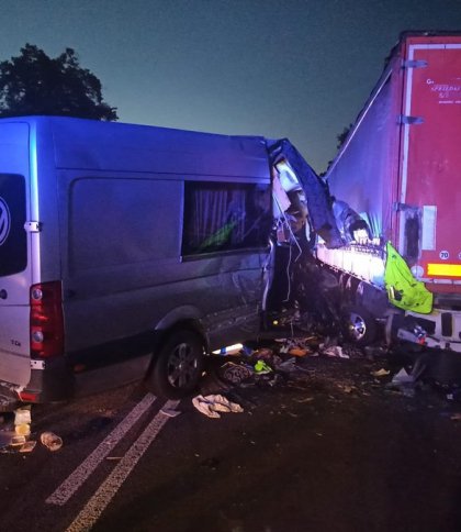 У Польщі загинула українка: мікроавтобус врізався у припарковану вантажівку