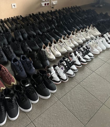 Львівські митники виявили контрабанду брендового одягу та взуття на понад 750 тис. грн