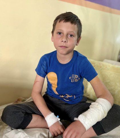 Хлопчика з Нового Роздолу прооперували після травми руки на майданчику
