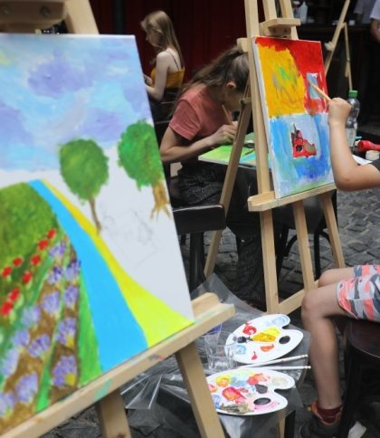 У Львові діти малювали картини, щоб зібрати кошти для ЗСУ