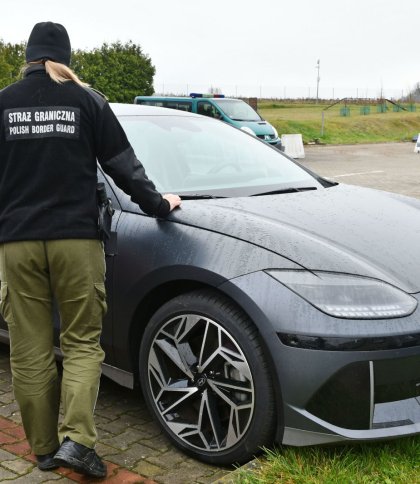 Викрадений електромобіль намагалися перевезти на Львівщину