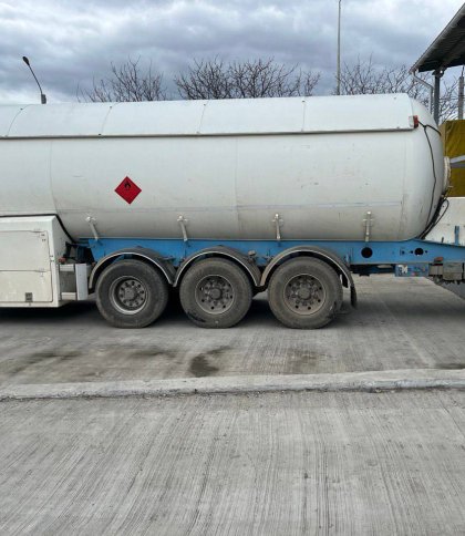 На Буковині водій намагався незаконно вивезти з України понад 167 тис. пачок сигарет у газовій цистерні