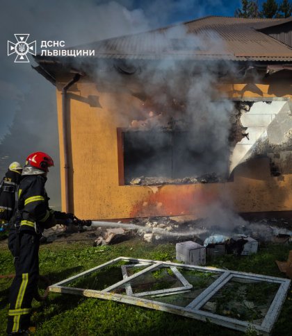 У Брюховичах горить пансіонат для літніх людей