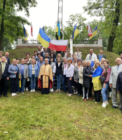 У Польщі на військовому цвинтарі представники Львівщини вшанували полеглих за незалежність України борців