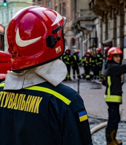 На Золочівщині рятувальники ліквідували пожежу в господарській будівлі