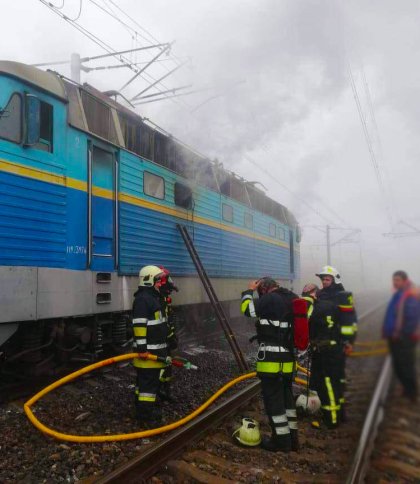 Надзвичайники ліквідовують задимлення електровоза, фото умовне