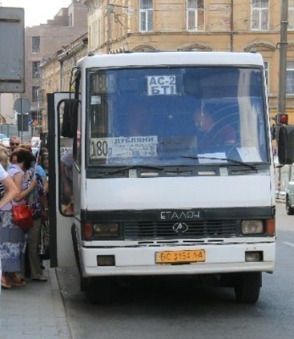 Біля Львова у ДТП потрапив маршрутний автобус: є постраждалі