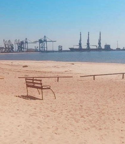 Пляжі-пустки: Андрющенко показав, як триває літній сезон у Маріуполі