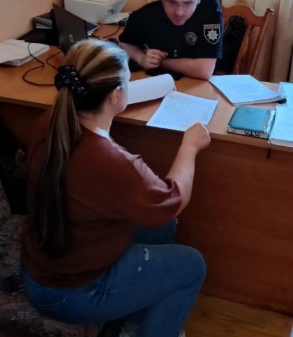 Намагалася дати хабар прикордонникам: на Львівщині повідомили про підозру 56-річній зловмисниці