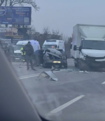 У Дублянах через зіткнення Opel та Iveco постраждали двоє чоловіків