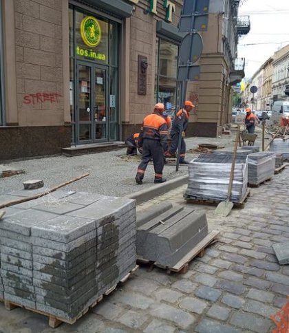 У центрі Львова до кінця тижня завершать ремонт хідника