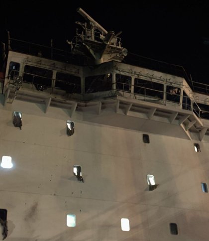 Росіяни вдарили ракетою по цивільному судну в порту Одещини: є поранені та загиблий