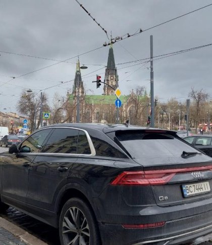 Скандальна наречена Роксолана Москва під час роботи в ДБР придбала елітний Audi Q8