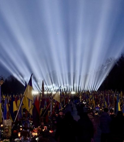 У Львові засвітили промені пам’яті над могилами загиблих захисників