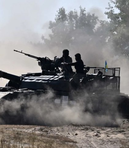 українські військові на танку
