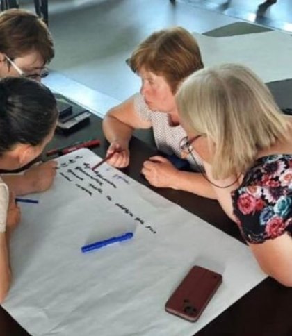 Львівські вчителі допомагають переселенцям вчити українську